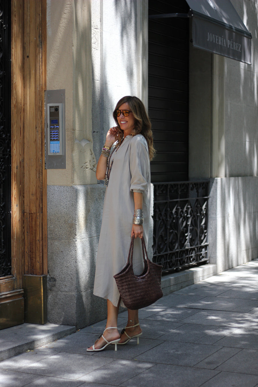 VESTIDO LINO CAMISERO. BEIGE