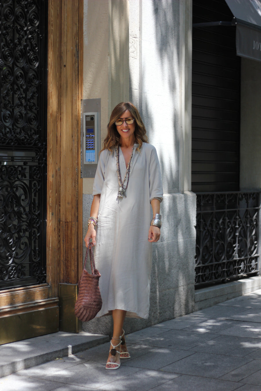 VESTIDO LINO CAMISERO. BEIGE